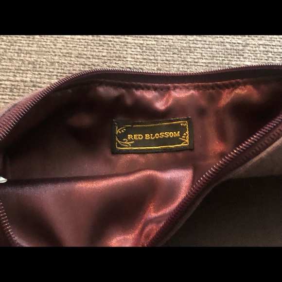 Beautiful embroidered canvas wristlet - Picture 4 of 4